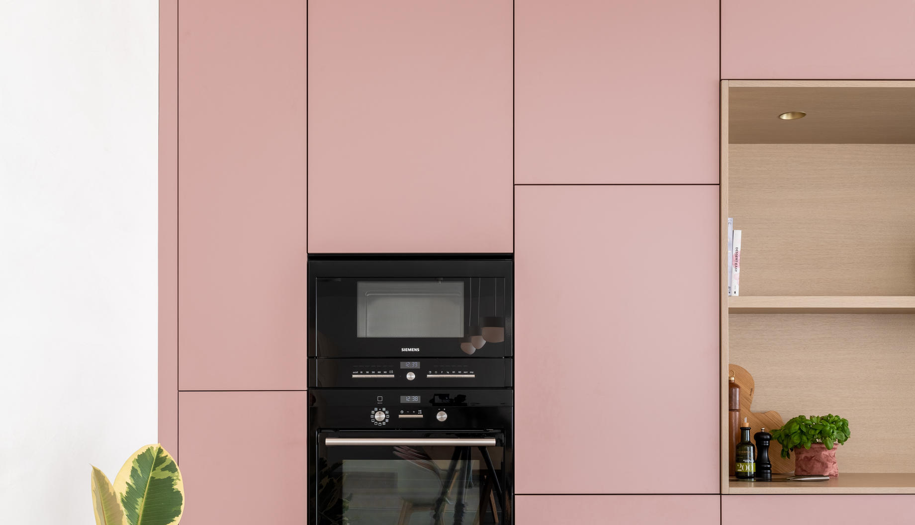 Inrichting woonkamer - keukeninrichting - maatwerk woonkamer roze - timmer ateljé - marke