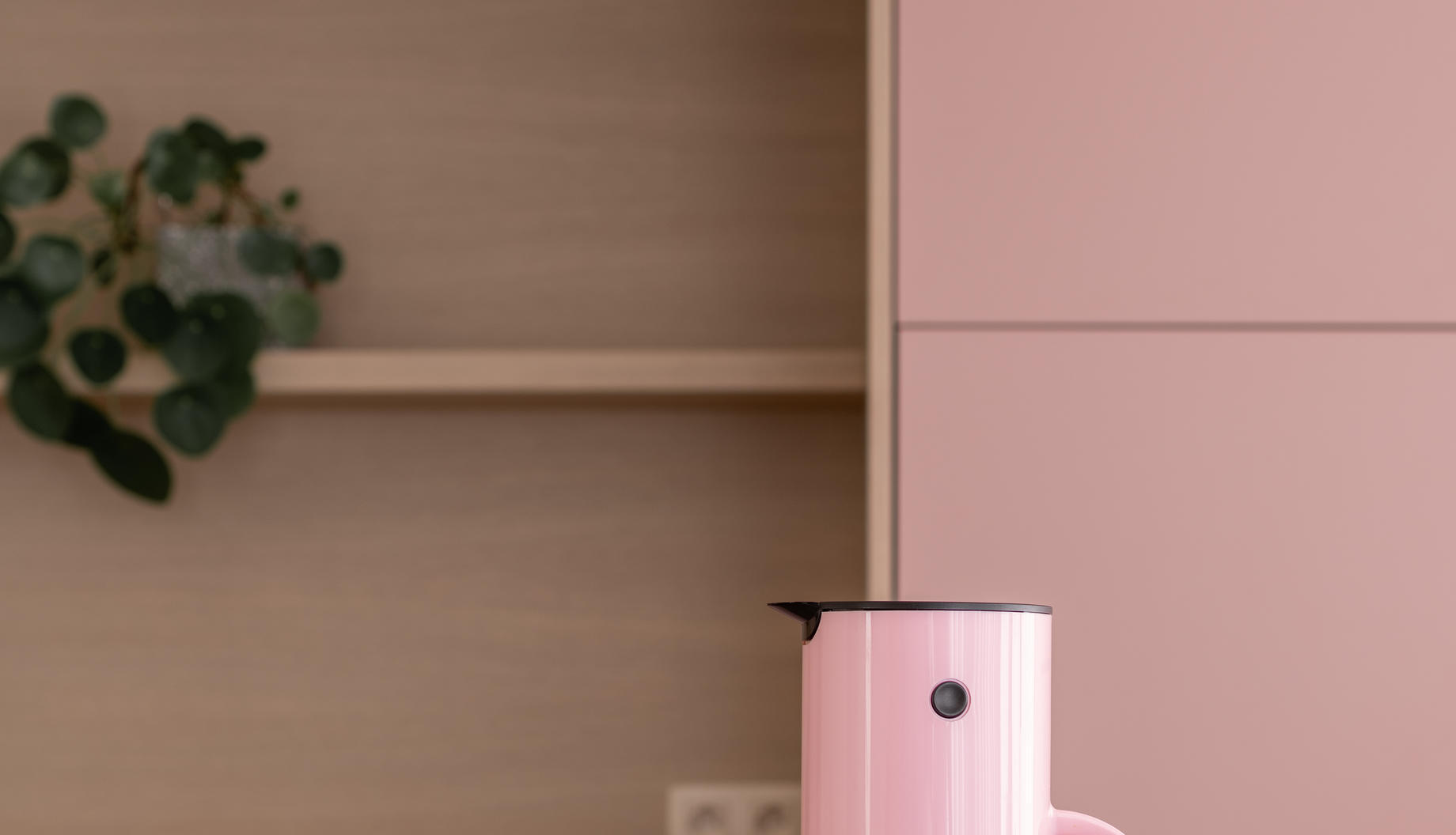 Inrichting woonkamer - keukeninrichting - maatwerk woonkamer roze - timmer ateljé - marke