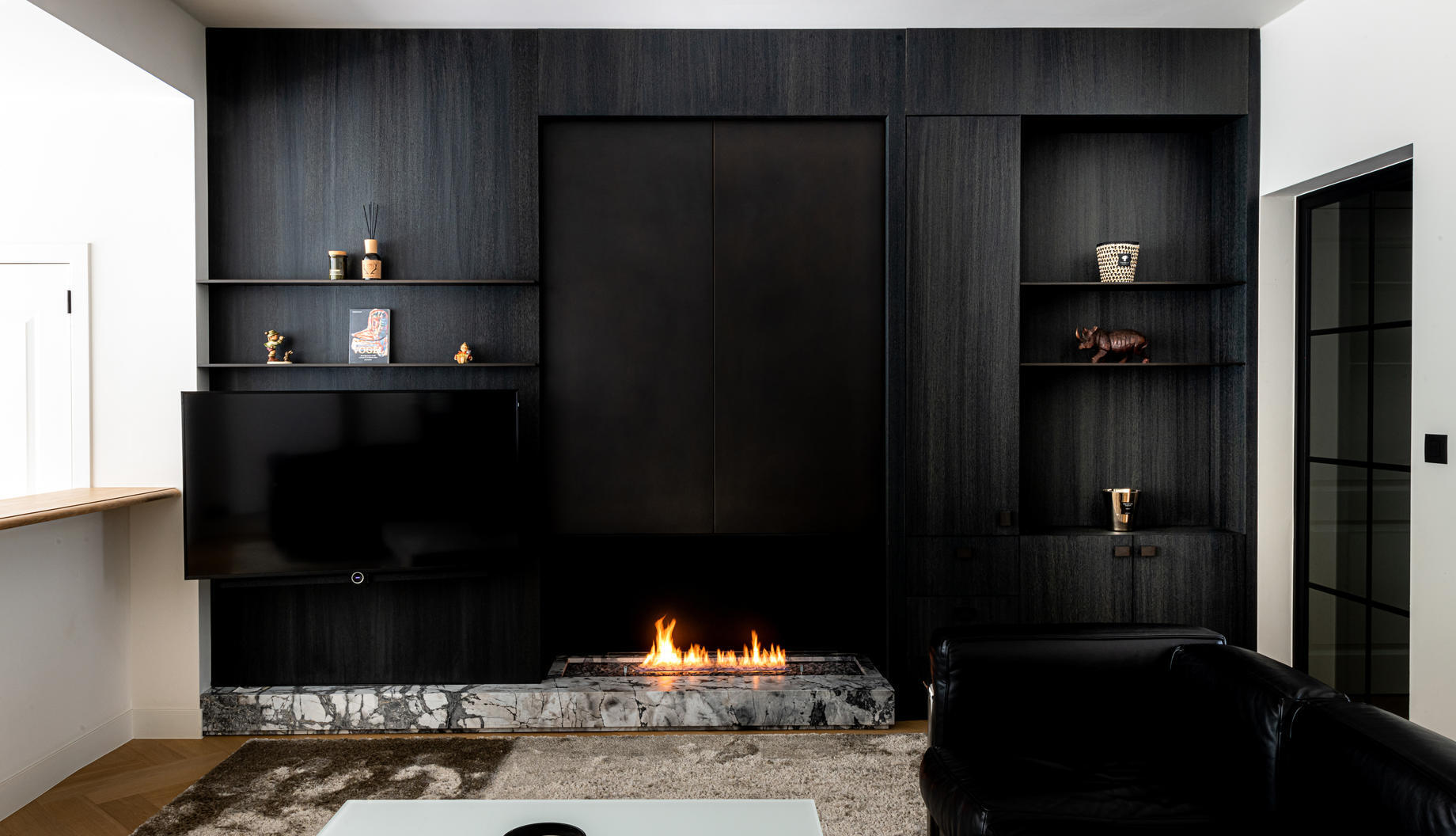 Interieurinrichting - inrichting haardwand - maatwerk - high end afwerking haardwand - marke kortrijk - timmer ateljé