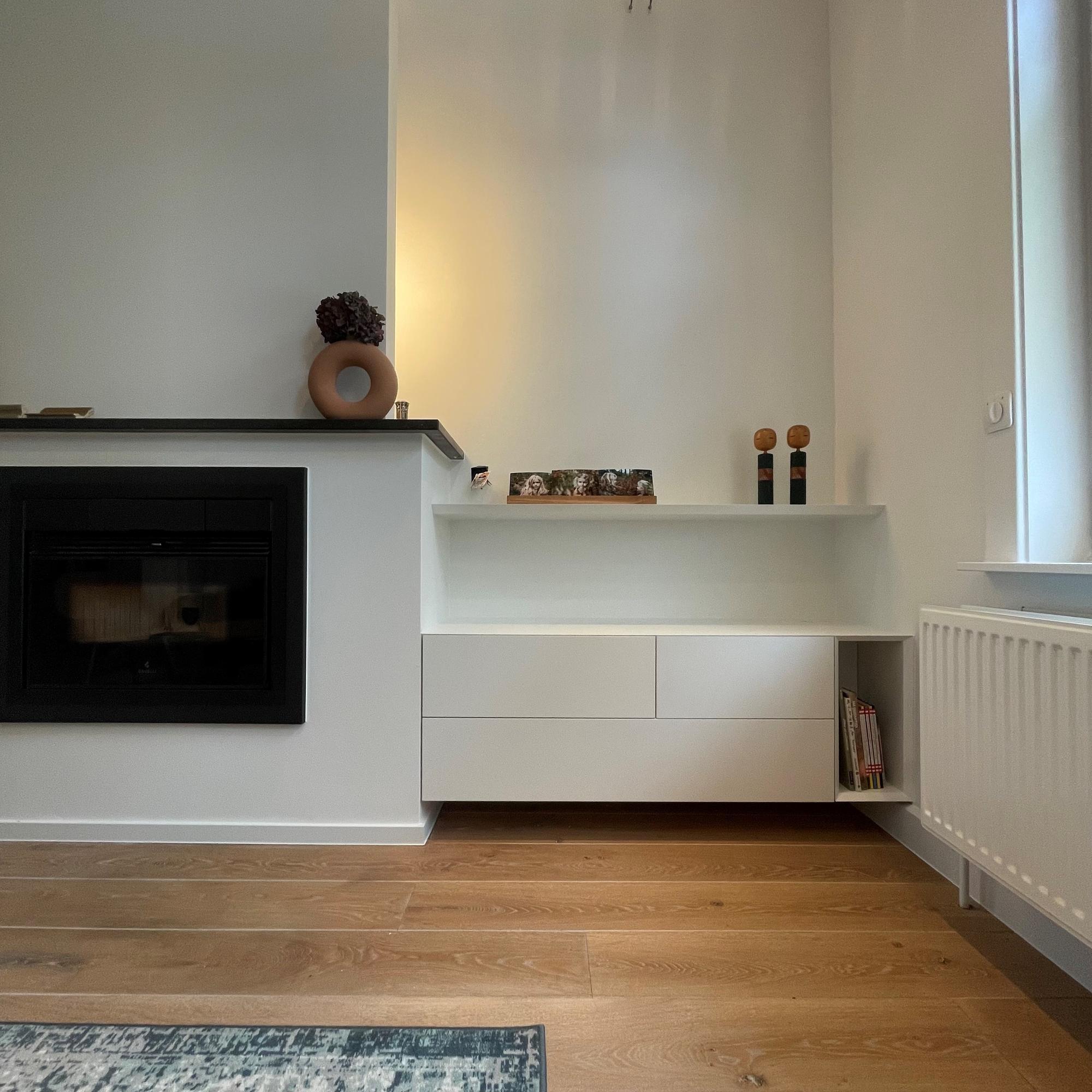 Inrichting woonkamer - haardbekleding - haardwand - maatwerk - timmer ateljé - marke kortrijk
