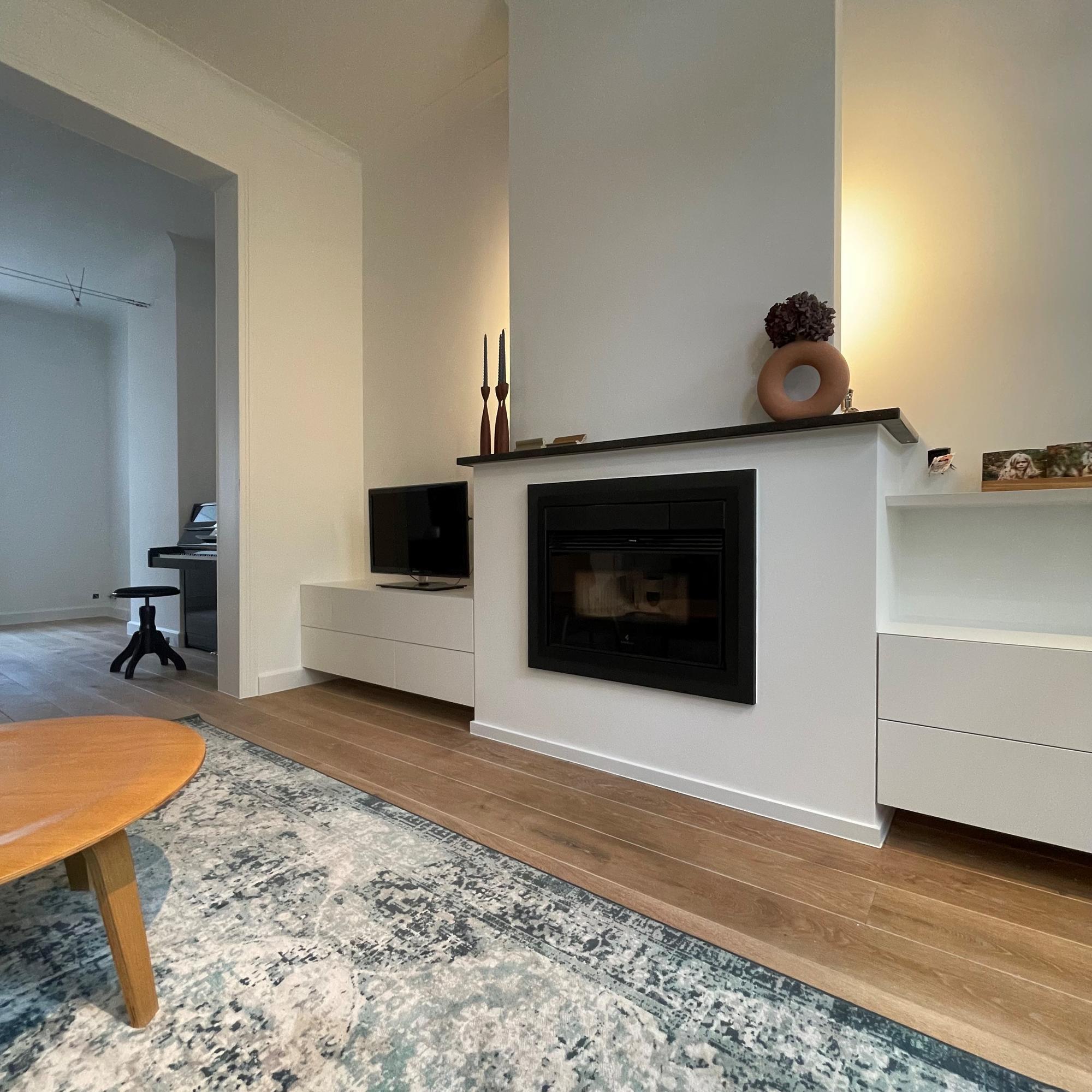Inrichting woonkamer - haardbekleding - haardwand - maatwerk - timmer ateljé - marke kortrijk