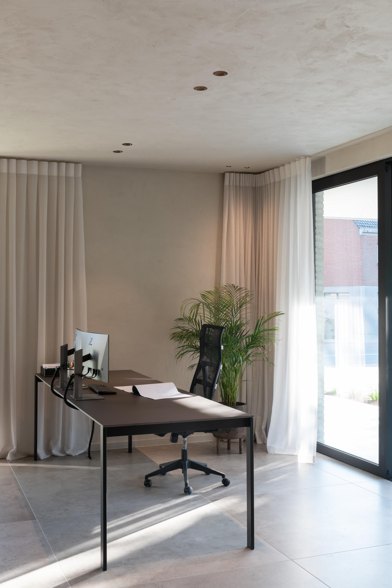 Kantoorinrichting - kantoor op maat - bureau op maat - interieurintrichting - high end afwerking - maatwerk - timmer ateljé - kortrijk marke