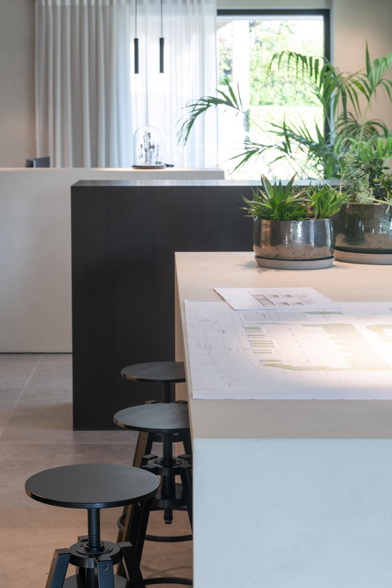 Kantoorinrichting - kantoor op maat - bureau op maat - interieurintrichting - high end afwerking - maatwerk - timmer ateljé - kortrijk marke