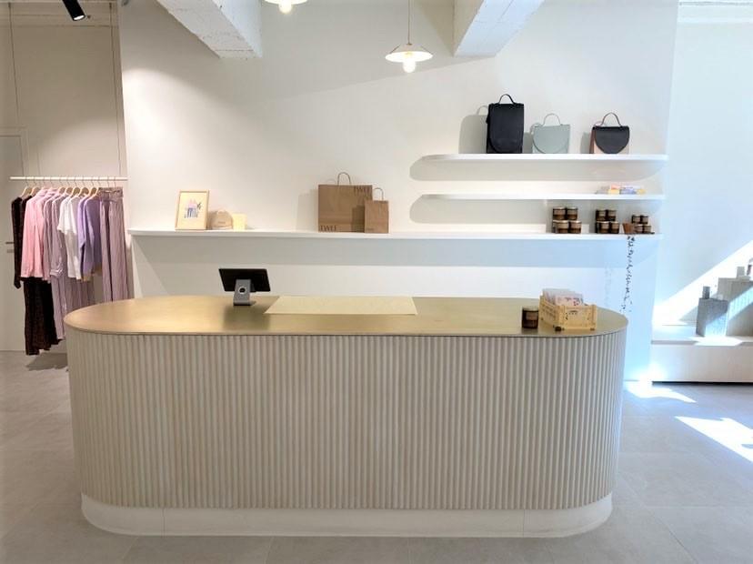 Winkelinrichting - interieur winkel op maat - maatwerk kledijwinkel - maatwerk - interieurinrichting winkel - timmer ateljé - kortrijk marke