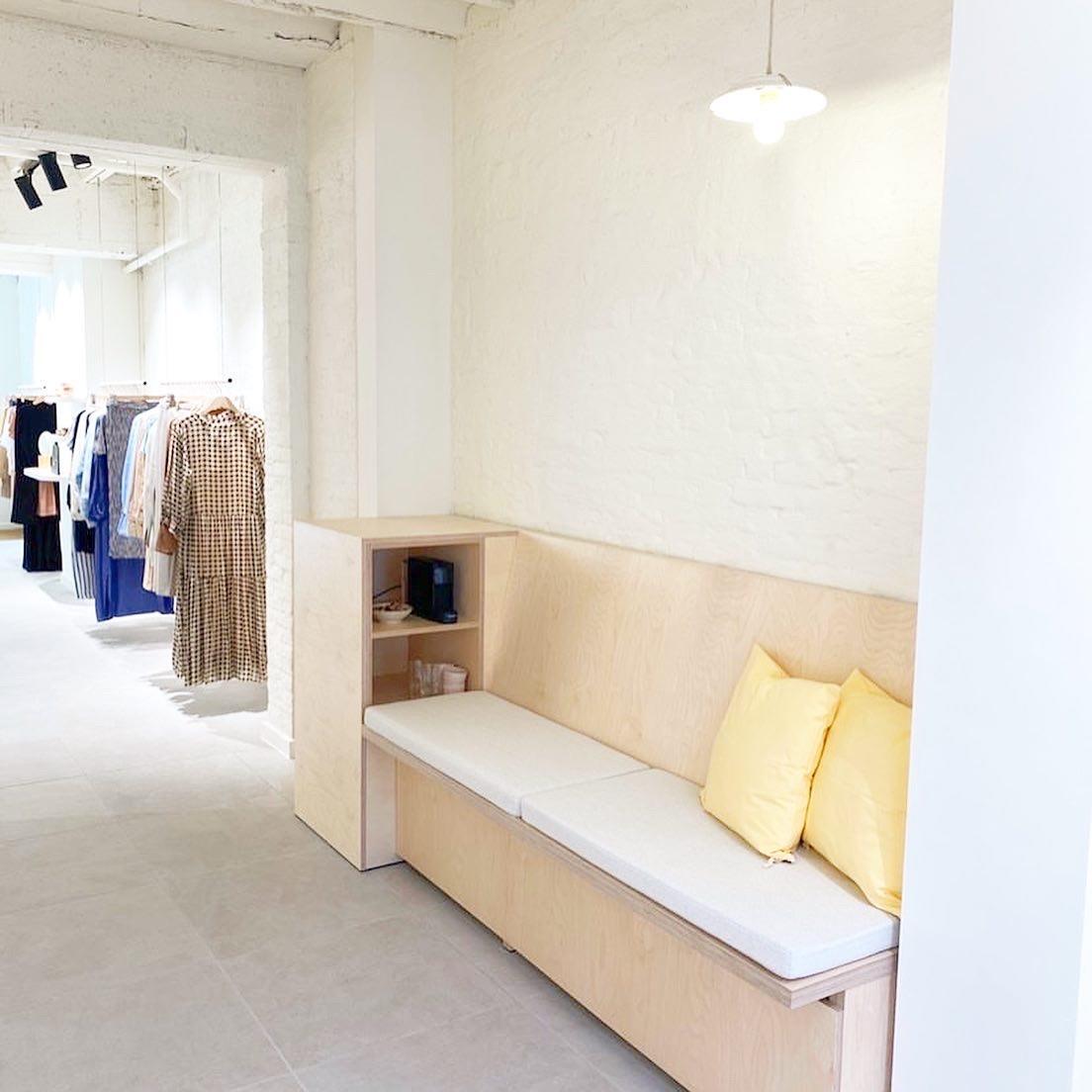Winkelinrichting - interieur winkel op maat - maatwerk kledijwinkel - maatwerk - interieurinrichting winkel - timmer ateljé - kortrijk marke