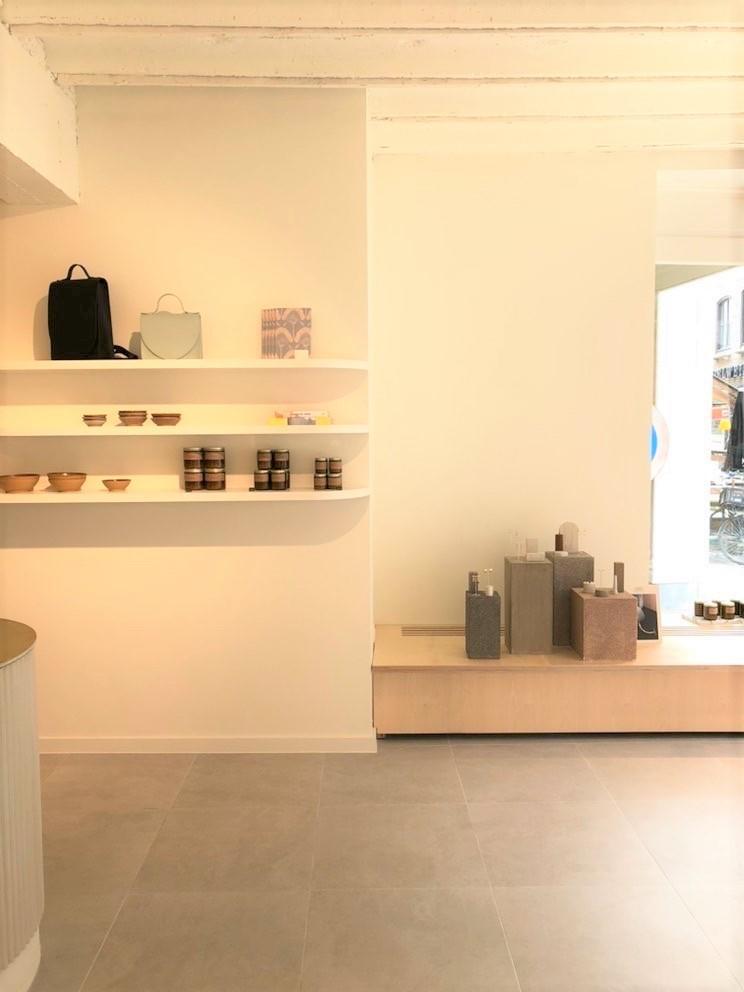 Winkelinrichting - interieur winkel op maat - maatwerk kledijwinkel - maatwerk - interieurinrichting winkel - timmer ateljé - kortrijk marke