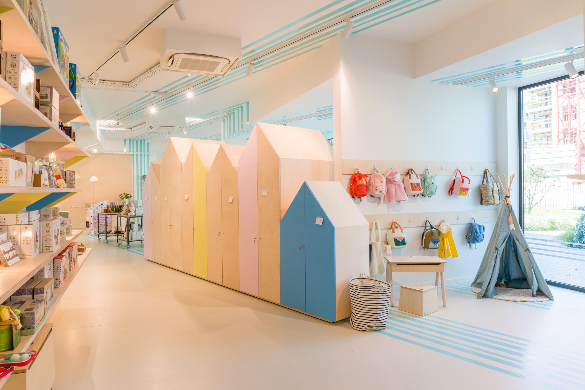 Winkelinrichting - interieur winkel op maat - maatwerk kledijwinkel - maatwerk kinderwinkel - interieurinrichting winkel - timmer ateljé - kortrijk marke