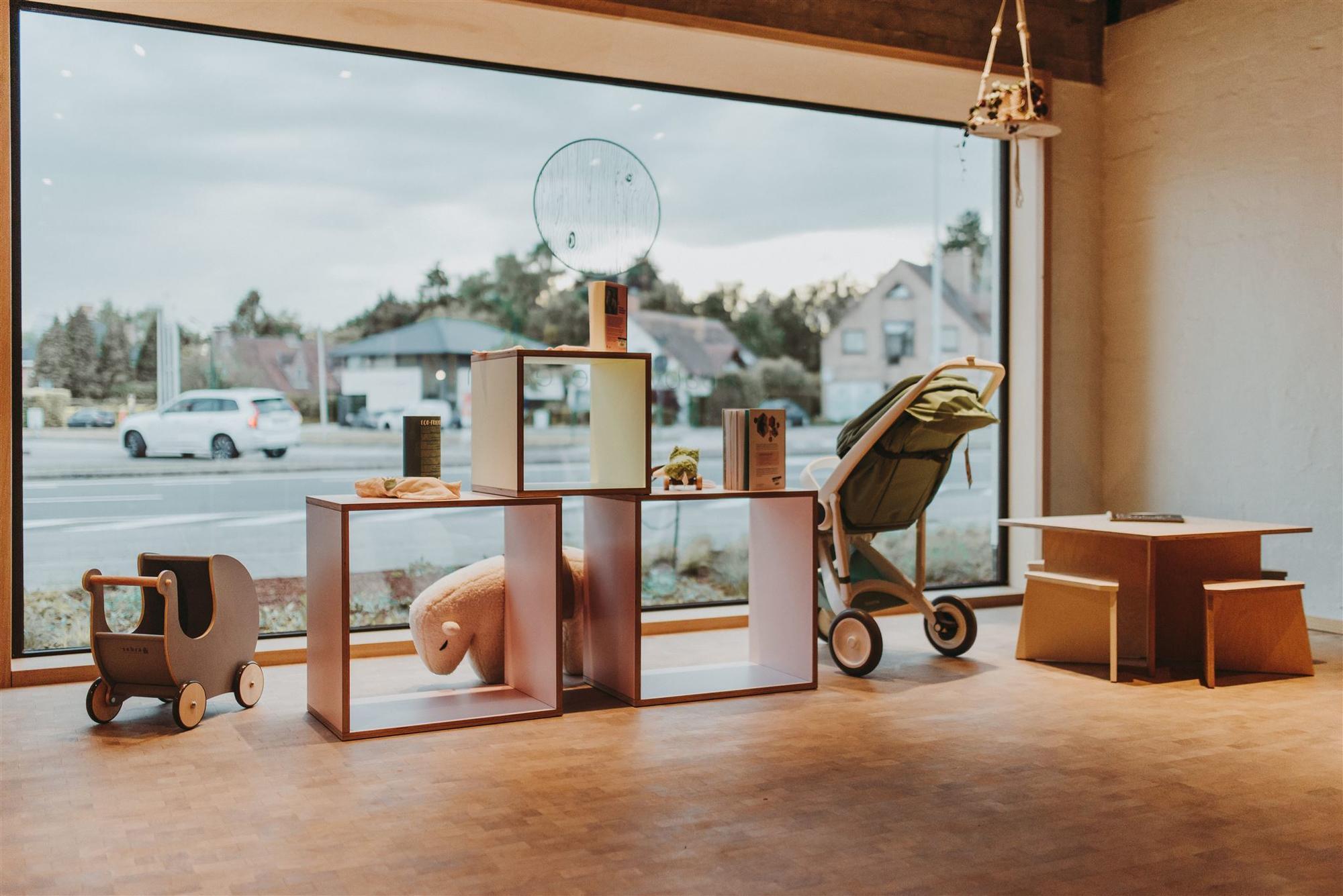 Winkelinrichting - interieur winkel op maat - maatwerk kledijwinkel - maatwerk kinderwinkel - interieurinrichting winkel - timmer ateljé - kortrijk marke