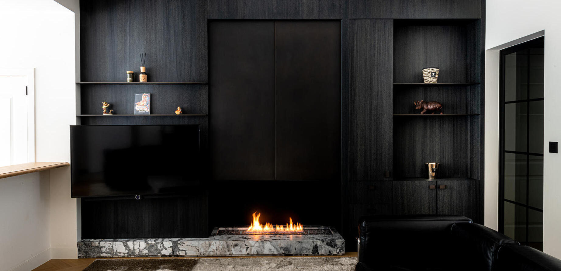 Interieurinrichting - inrichting haardwand - maatwerk - high end afwerking haardwand - marke kortrijk - timmer ateljé