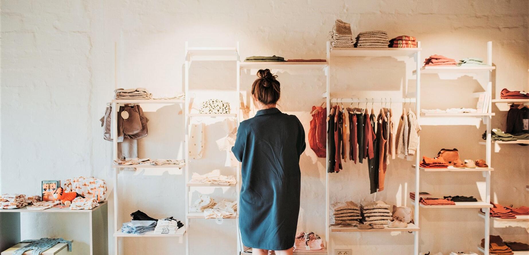 Winkelinrichting - interieur winkel op maat - maatwerk kledijwinkel - maatwerk kinderwinkel - interieurinrichting winkel - timmer ateljé - kortrijk marke