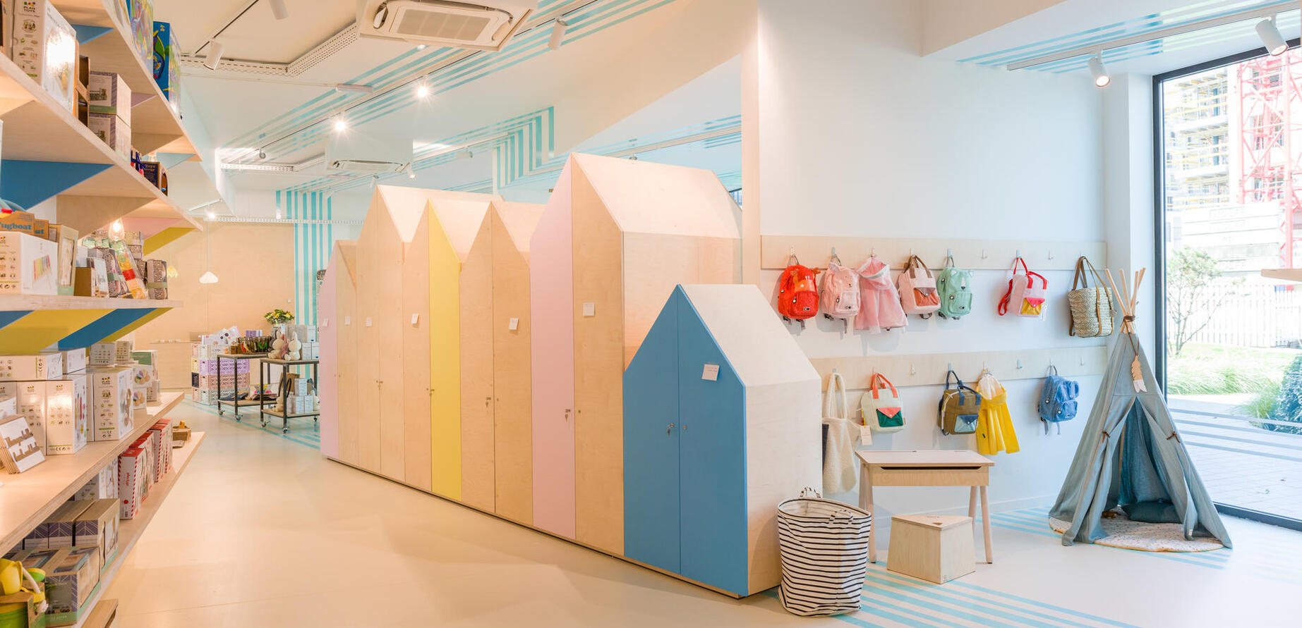 Winkelinrichting - interieur winkel op maat - maatwerk kledijwinkel - maatwerk kinderwinkel - interieurinrichting winkel - timmer ateljé - kortrijk marke